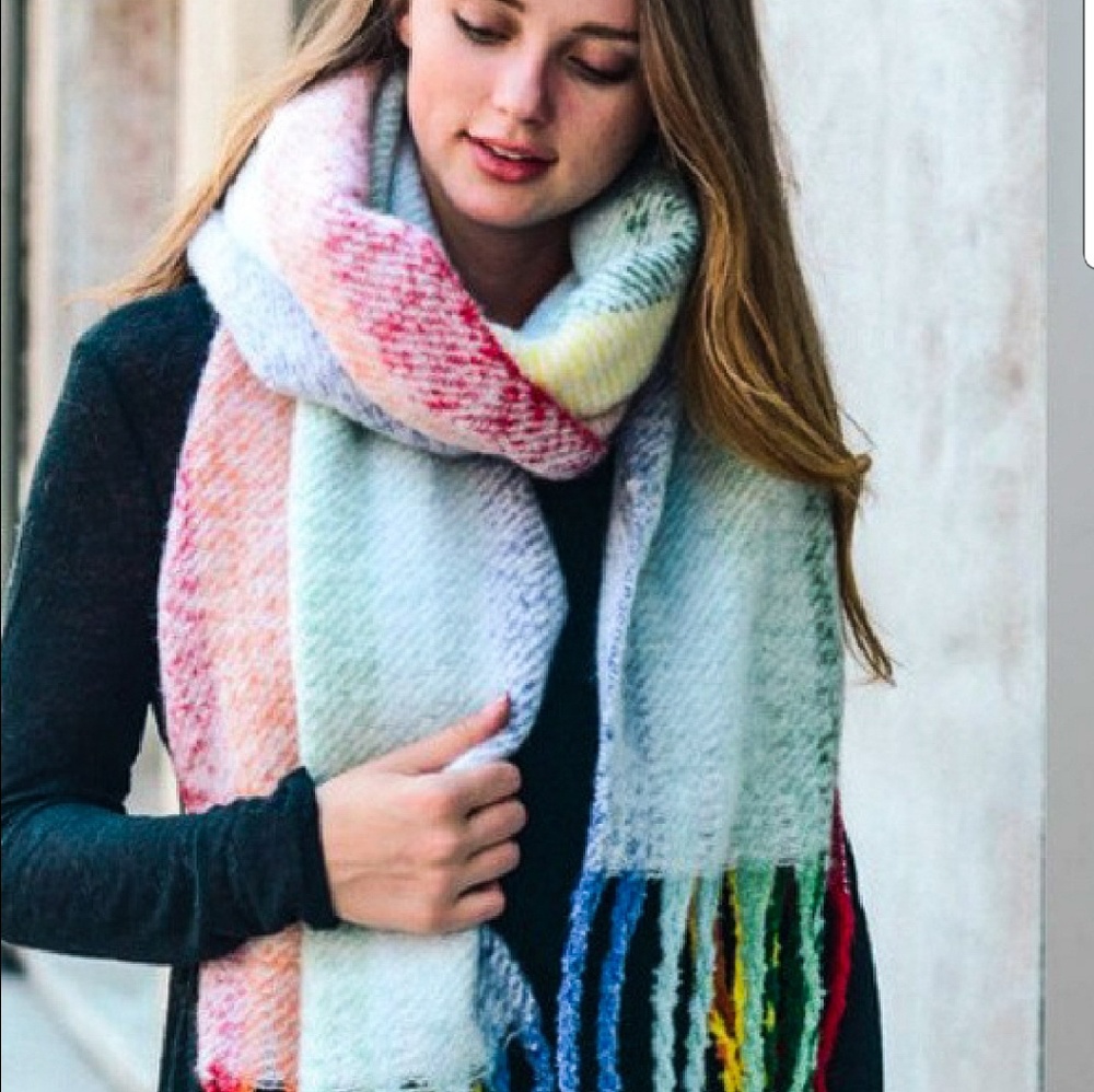 🧣💦 Soft Blue Rainbow Blanket Scarf!